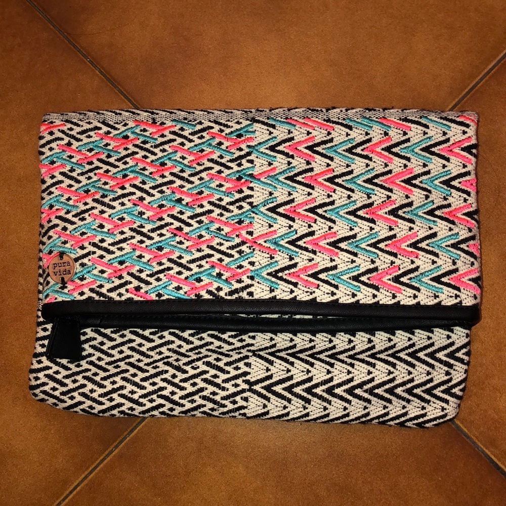 Pura Vida clutch